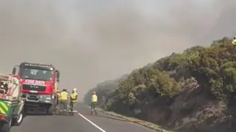 Boyes Drive still closed as firefighters battle mountain blaze spreading towards St James Boyes Drive still closed as firefighters battle mountain blaze spreading towards St James