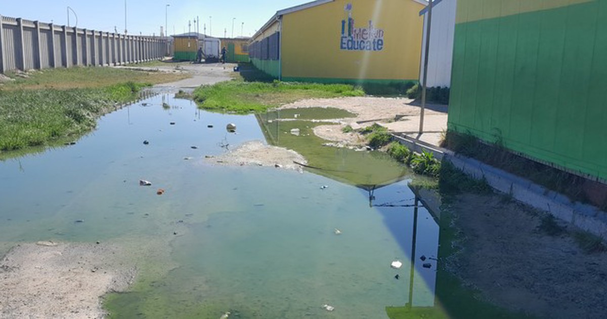 Kuyasa residents disappointed WCED hasn’t met with them to address school sewage crisis