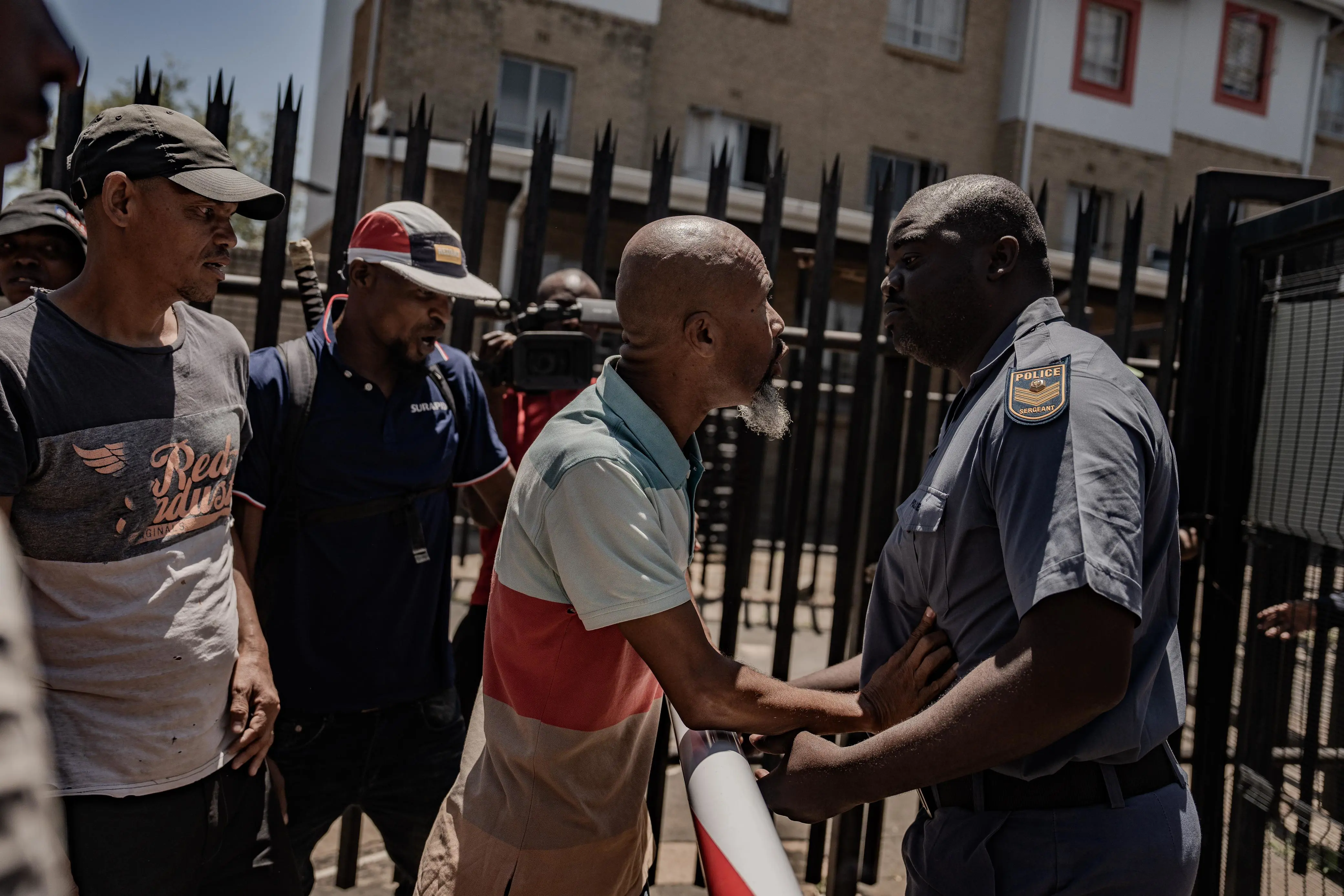 Kliptown Square residents try to prevent City Power officials and the police from entering their complex to cut illegal electricity connections on 29 January 2025. Picture: Sphamandla Dlamini/EWN Kliptown Square residents try to prevent City Power officials and the police from entering their complex to cut illegal electricity connections on 29 January 2025. Picture: Sphamandla Dlamini/EWN