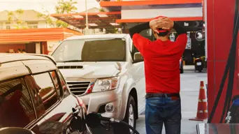 Imminent fuel price surge triggers panic buying Imminent fuel price surge triggers panic buying