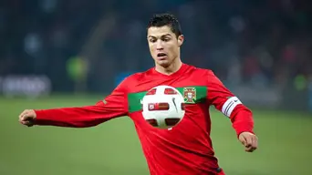 Cristiano Ronaldo signs 'BIGGEST contract in sports history' Cristiano Ronaldo signs 'BIGGEST contract in sports history'
