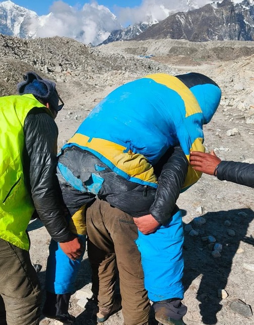 Missing Everest guide found alive after miraculously surviving six
