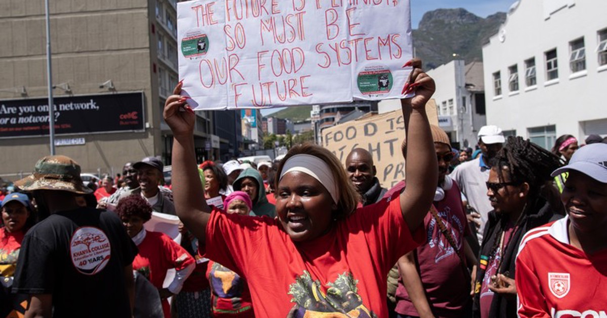 Hundreds march to Parliament over El Niño and hunger - EWN