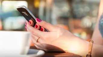US bar bans use of cellphones, encourages patrons to reconnect face-to-face US bar bans use of cellphones, encourages patrons to reconnect face-to-face
