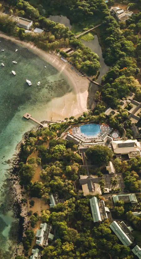 A hideaway surrounded by wild coves and lush vegetation A hideaway surrounded by wild coves and lush vegetation