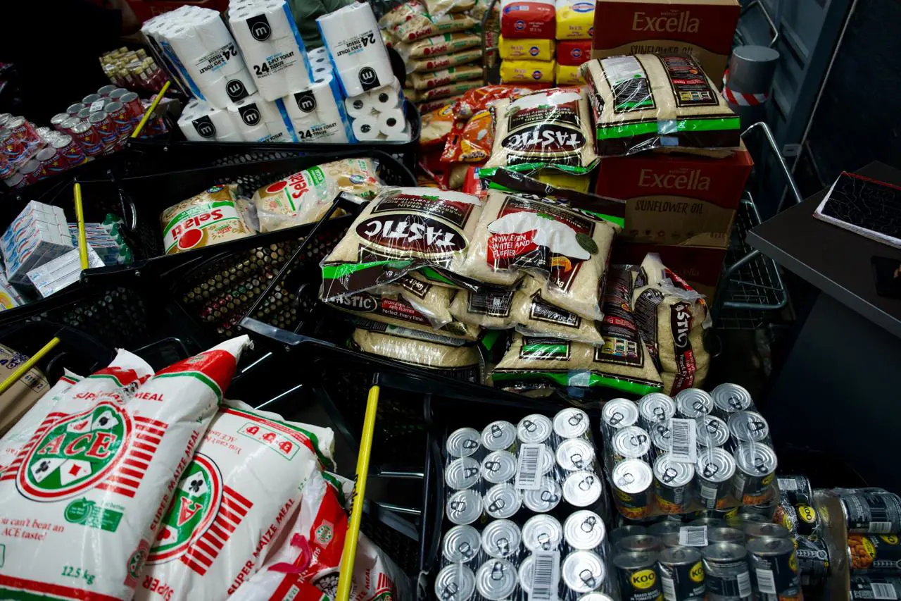 Large queues of stokvel groups at the Makro Woodmead store on 6 December 2025, collecting bulk year-end purchases during the "stokvel rush. Picture: Katlego Jiyane/EWN Large queues of stokvel groups at the Makro Woodmead store on 6 December 2025, collecting bulk year-end purchases during the "stokvel rush. Picture: Katlego Jiyane/EWN