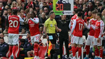 Arsenal defeat blows Premier League title race wide open Arsenal defeat blows Premier League title race wide open