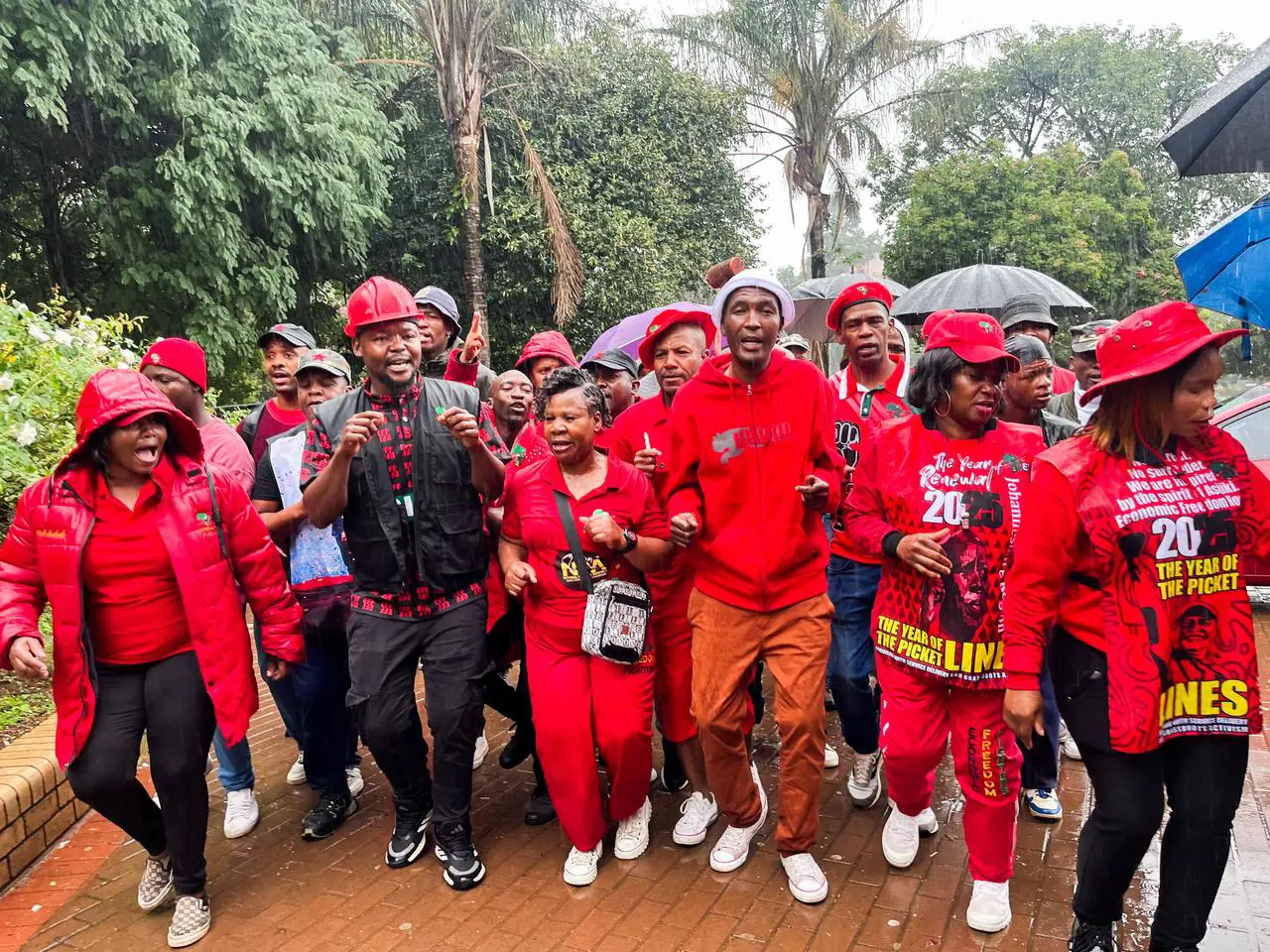 Economic Freedom Fighters (EFF) members marched to Joburg Water to demand an end to water shedding on Monday, 3 March 2025. Picture: Simphiwe Nkosi/Eyewitness News Economic Freedom Fighters (EFF) members marched to Joburg Water to demand an end to water shedding on Monday, 3 March 2025. Picture: Simphiwe Nkosi/Eyewitness News