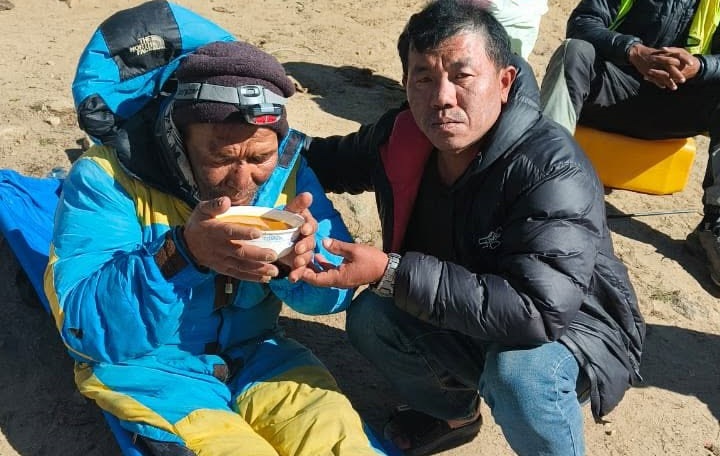 Missing Everest guide found alive after miraculously surviving six
