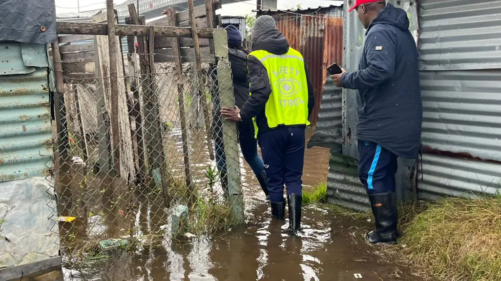 Torrential rain leaves thousands of people destitute in Western Cape