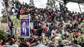 Huge crowds as body of revered Kenya politician Odinga heads home Huge crowds as body of revered Kenya politician Odinga heads home