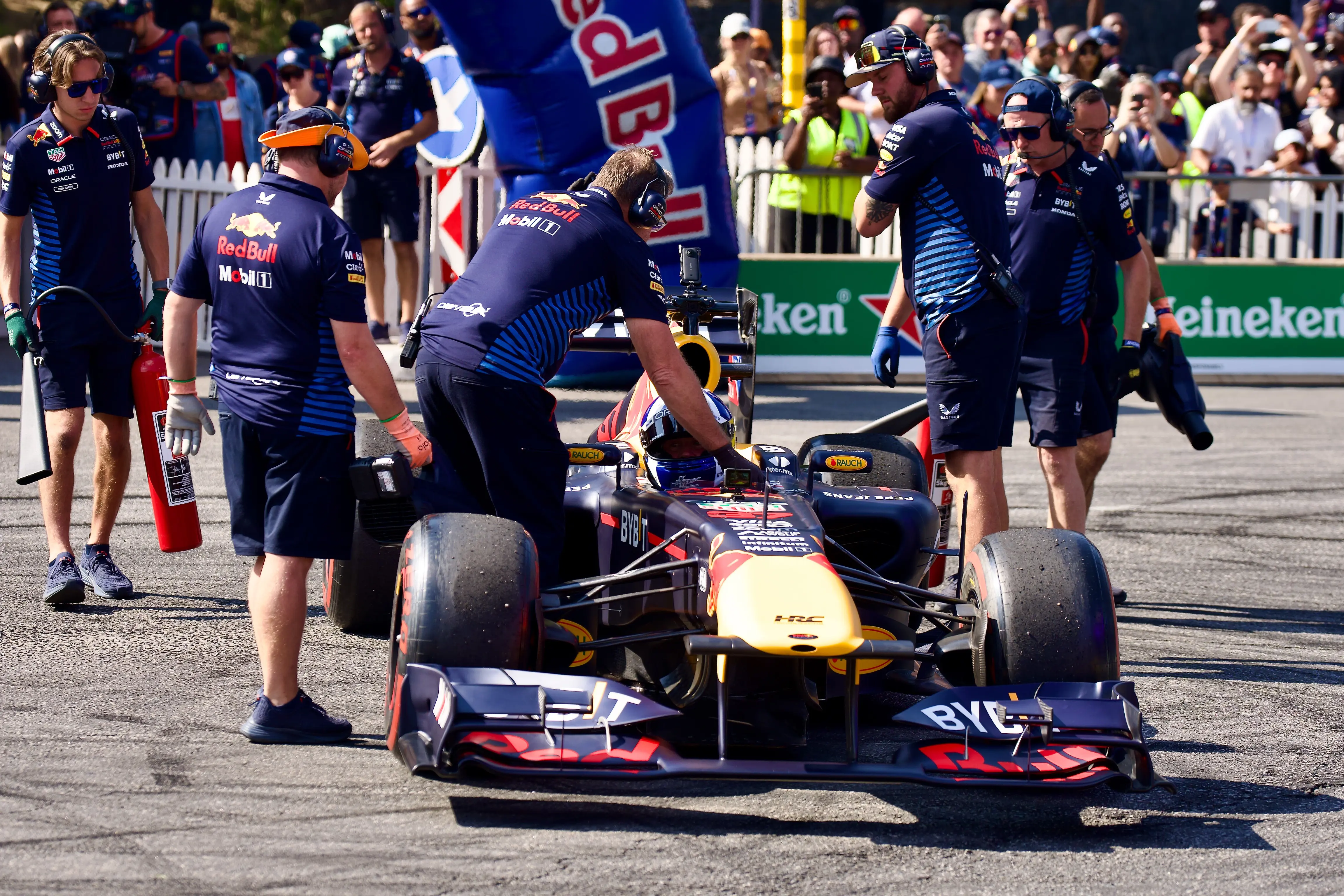 The Red Bull F1 team attend to the Oracle Red Bull Racing RB7, 6 October 2024. Picture: Katlego Jiyane/EWN The Red Bull F1 team attend to the Oracle Red Bull Racing RB7, 6 October 2024. Picture: Katlego Jiyane/EWN