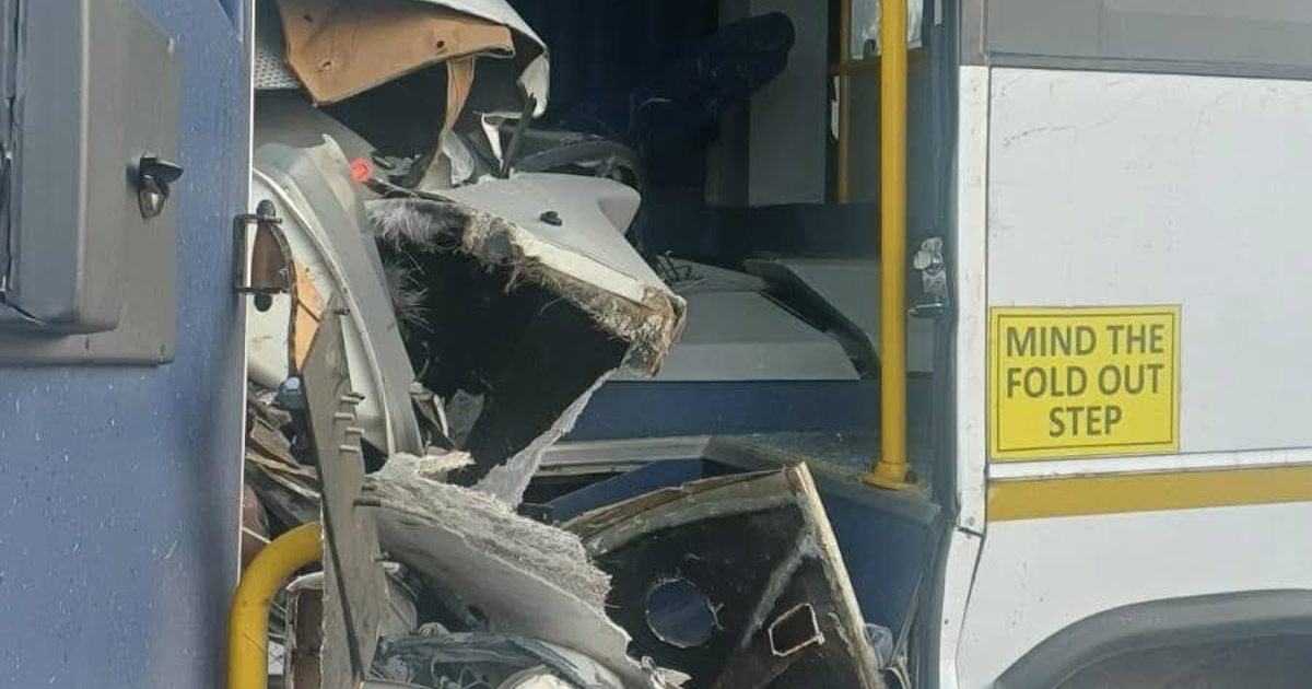 Mehrere Tote bei Frontalzusammenstoß von Bus und Taxi nahe Standerton