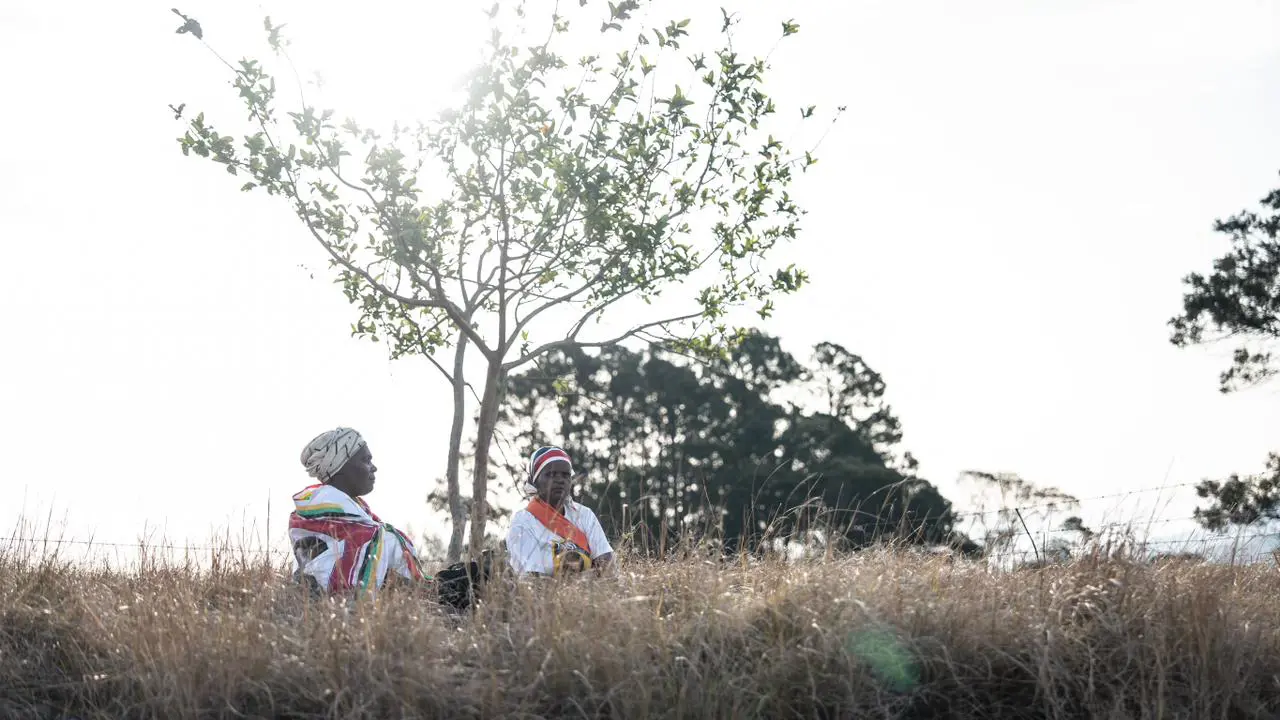 A photo taken on 15 September 2023 in Ulundi as omama awaited the arrival of Prince Mangosuthu Buthelezi's remains to his kwaPhindangene residence. Picture: Abigail Javier/Eyewitness News A photo taken on 15 September 2023 in Ulundi as omama awaited the arrival of Prince Mangosuthu Buthelezi's remains to his kwaPhindangene residence. Picture: Abigail Javier/Eyewitness News