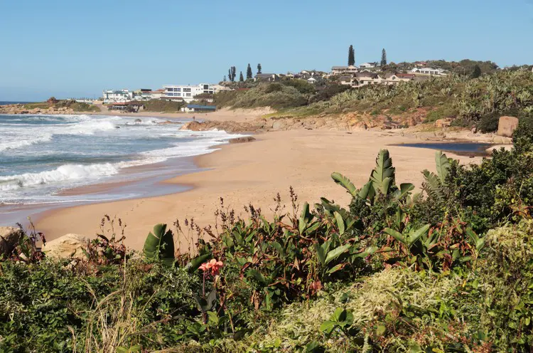 The idyll of the south coast is undermined by pollution of lagoons such as where the Little Bilanhlolo River reaches the sea. Less than 1.5km upstream, the failing Ramsgate sewage treatment works releases up to 2-million litres of partially treated sewage per day. Picture: Steve Kretzmann/GroundUp The idyll of the south coast is undermined by pollution of lagoons such as where the Little Bilanhlolo River reaches the sea. Less than 1.5km upstream, the failing Ramsgate sewage treatment works releases up to 2-million litres of partially treated sewage per day. Picture: Steve Kretzmann/GroundUp
