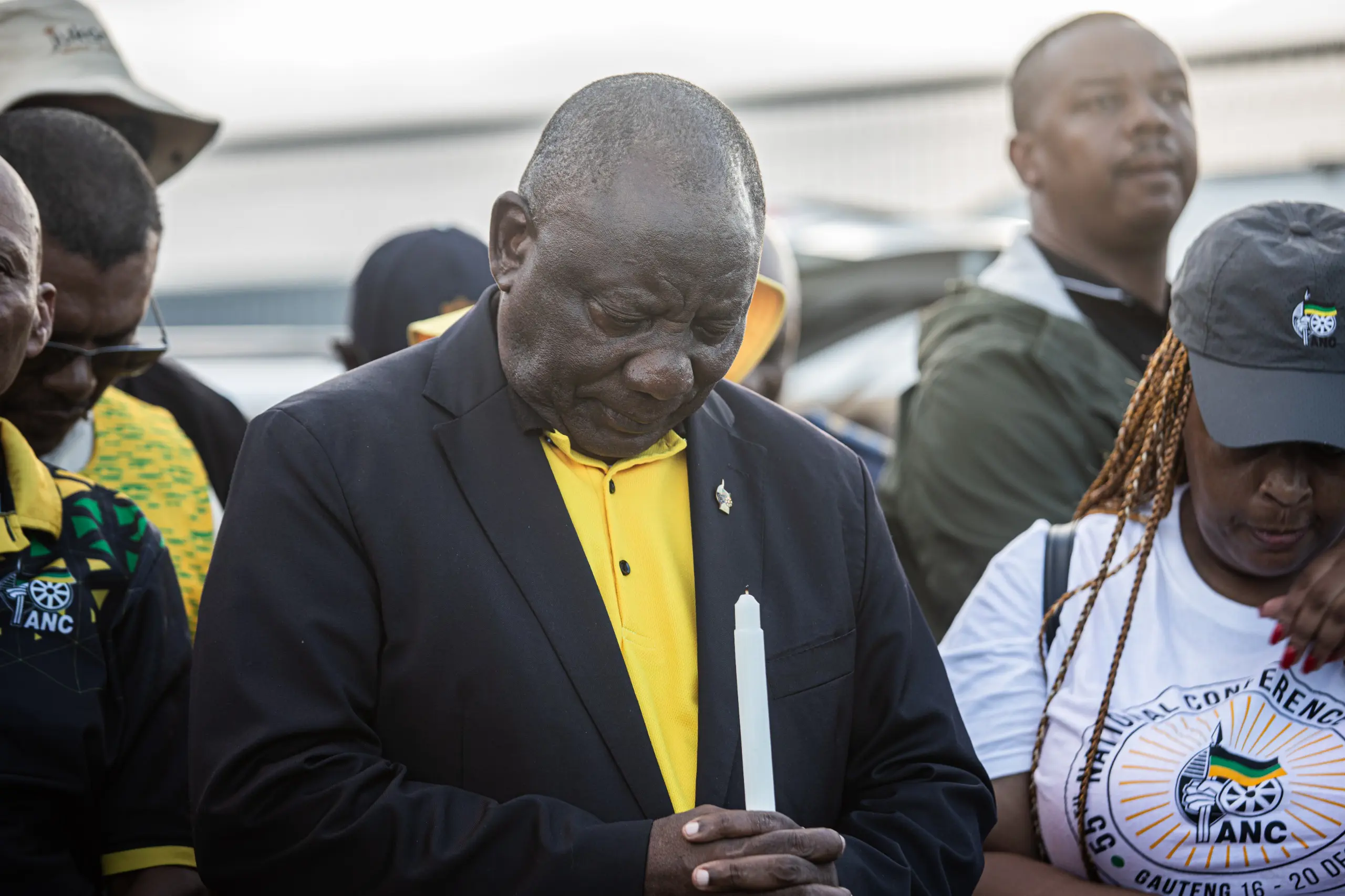 ANC leader Cyril Ramaphosa prays with supporters in Delft. Picture: Kayleen Morgan/EWN ANC leader Cyril Ramaphosa prays with supporters in Delft. Picture: Kayleen Morgan/EWN