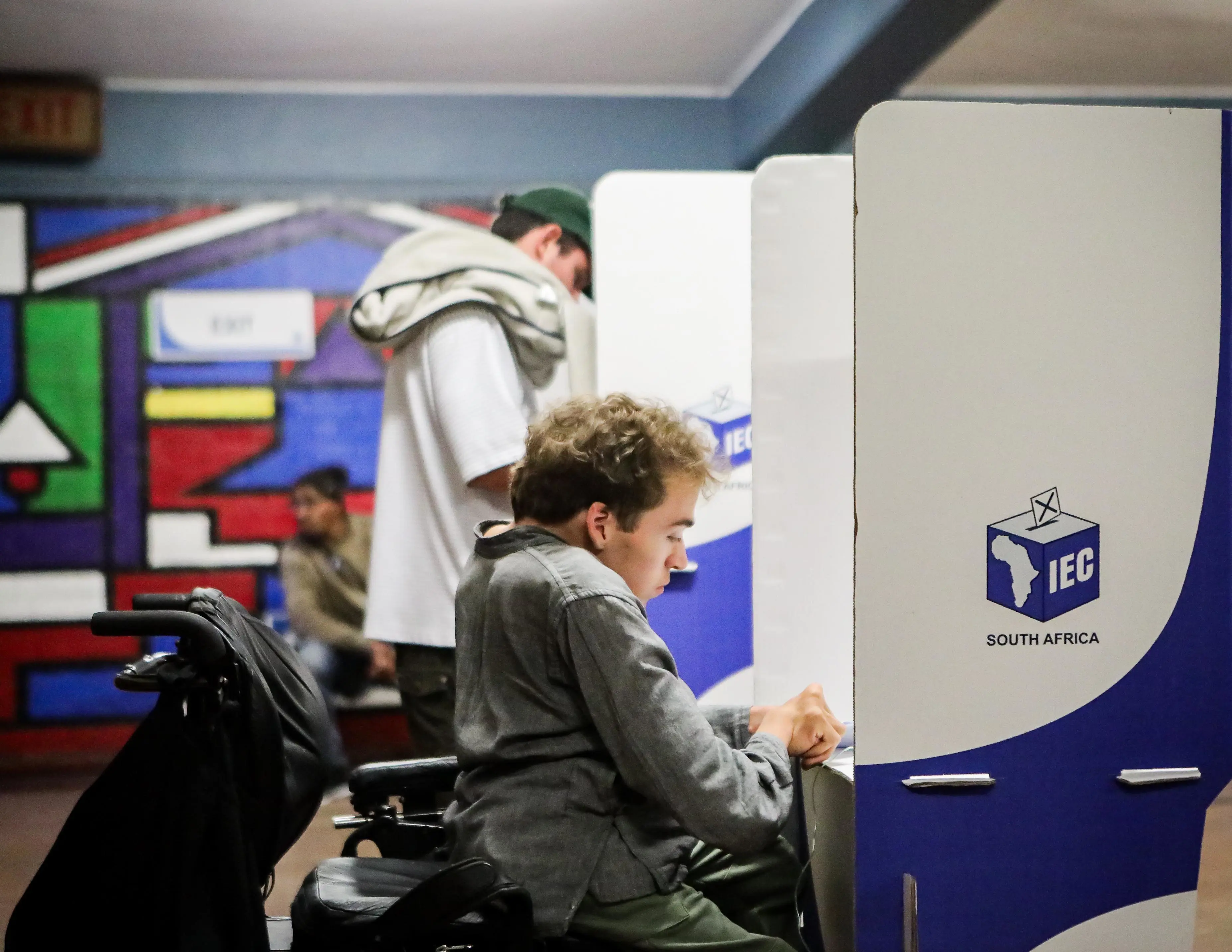 A man casts his vote at Pinelands Blue School in the Western Cape on 29 May 2024. Picture: Skhu Nkomphela/Eyewitness News A man casts his vote at Pinelands Blue School in the Western Cape on 29 May 2024. Picture: Skhu Nkomphela/Eyewitness News