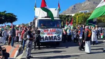 Pro-Palestinian activists march to parliament Pro-Palestinian activists march to parliament