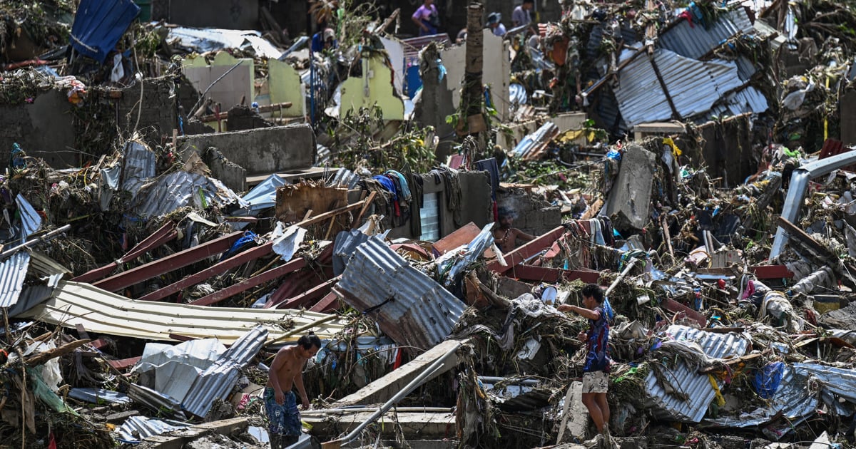 Philippine death toll tops 140 as typhoon heads towards Vietnam