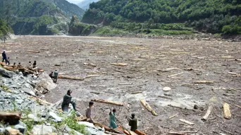 Hopes for survivors wane as landslides, flooding bury Pakistan villages Hopes for survivors wane as landslides, flooding bury Pakistan villages