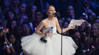 Ariana Grande wins top MTV Video Music Award Ariana Grande wins top MTV Video Music Award