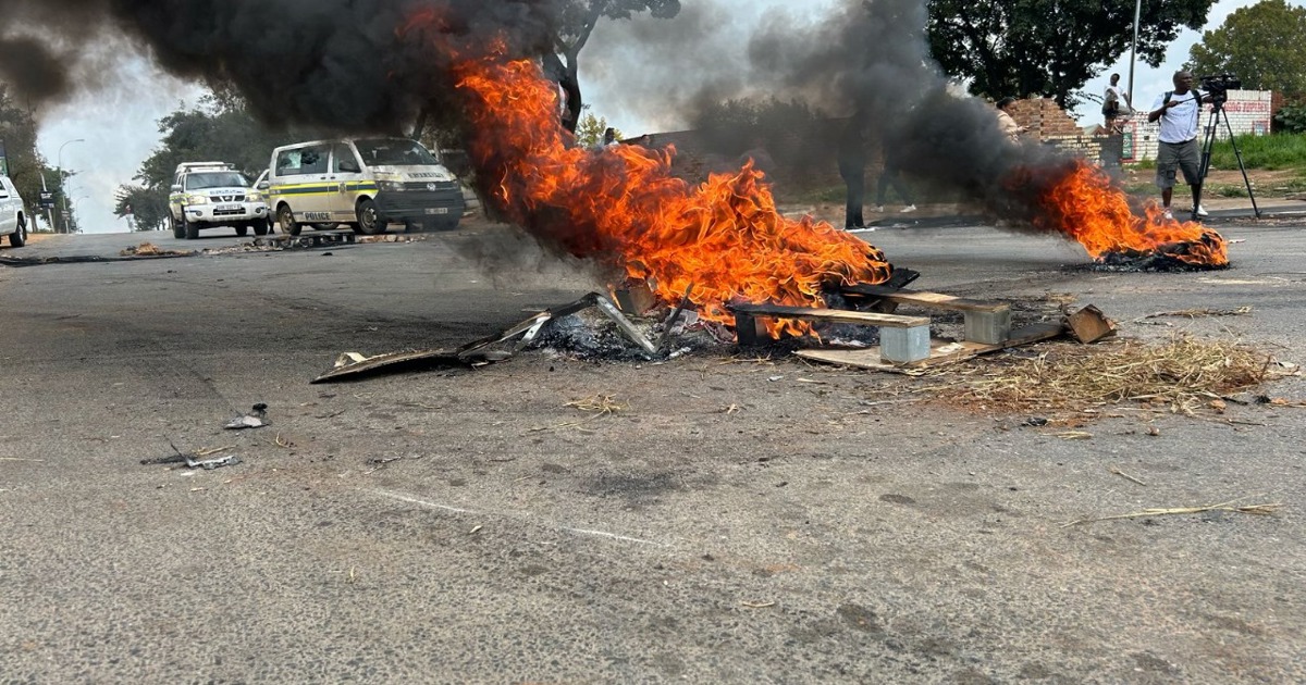 Rabie Ridge residents protest over power outages