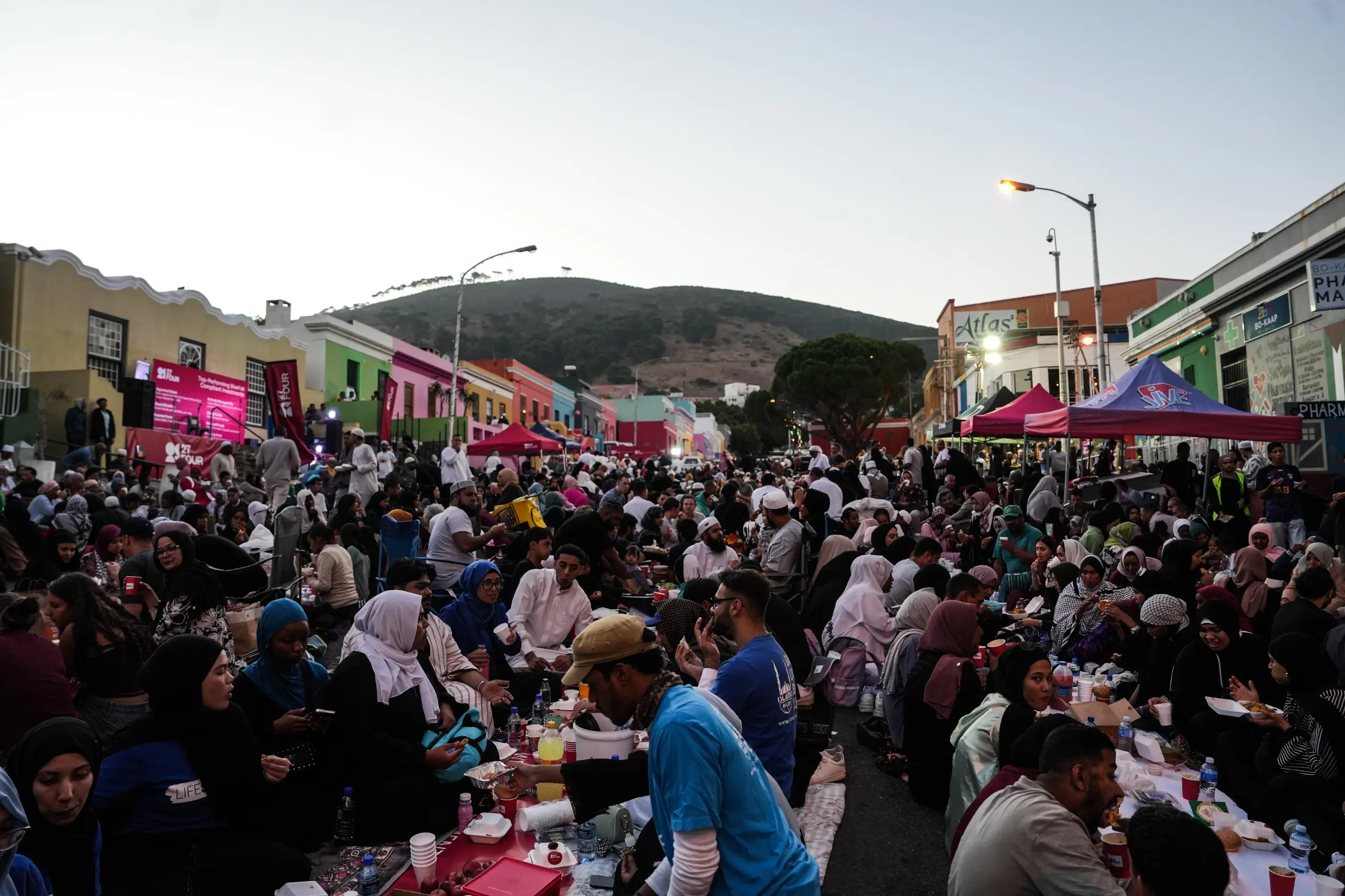 Just over a thousand people gathered in Bo-Kaap to break their fast on Saturday evening, the 8th of March 2025. Picture: Kayleen Morgan/Eyewitness News Just over a thousand people gathered in Bo-Kaap to break their fast on Saturday evening, the 8th of March 2025. Picture: Kayleen Morgan/Eyewitness News