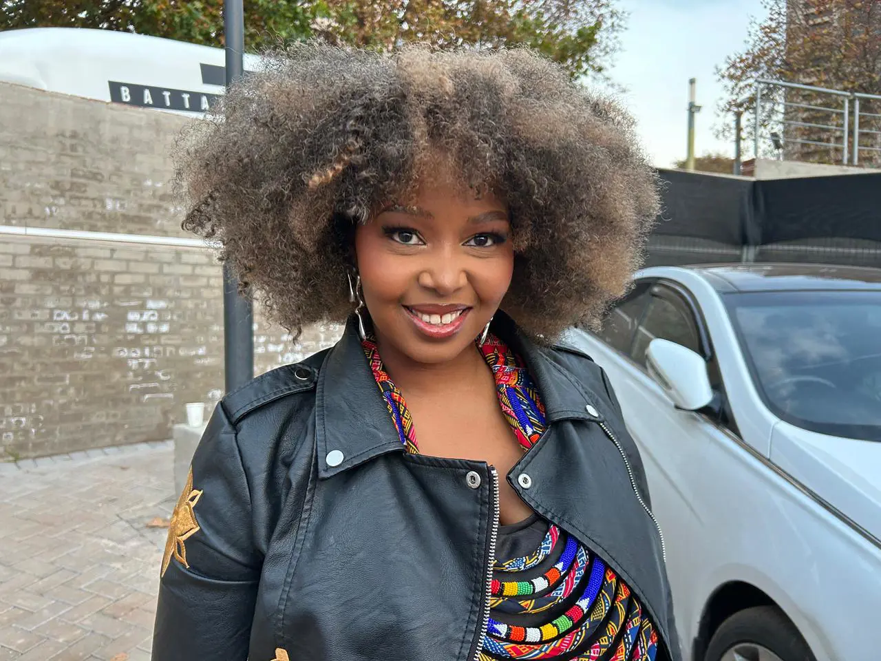Malehloka Hlalele, artiste né au Lesotho, au Festival Basseline sur la colline constitutionnelle, le 23 mai 2026. Malehloka Hlalele, artiste né au Lesotho, au Festival Basseline sur la colline constitutionnelle, le 23 mai 2026.