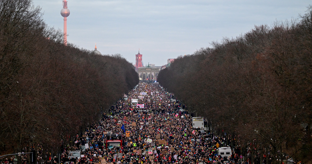 Tens of thousands protest in Berlin against far right