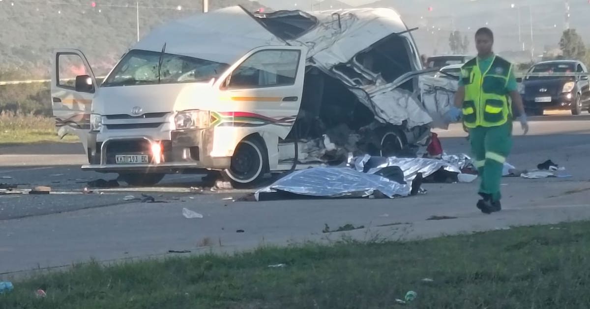 7 dead after taxi and bus collide in Kariega
