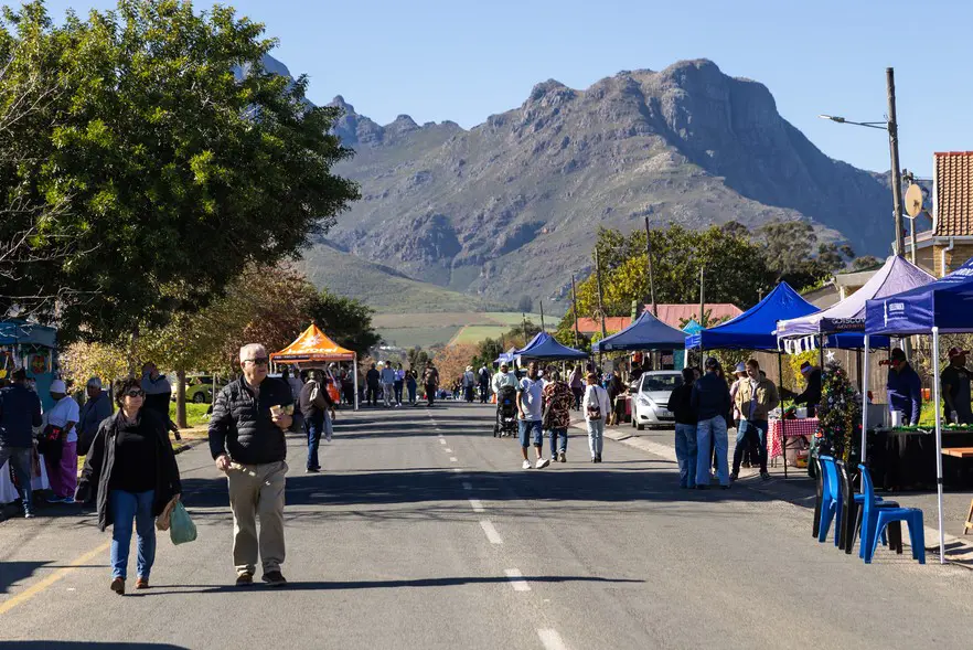 Le marché de Jamestown Street a lieu le dernier samedi de chaque mois. Photo : Ashraf Hendricks/@GroundUp News Le marché de Jamestown Street a lieu le dernier samedi de chaque mois. Photo : Ashraf Hendricks/@GroundUp News