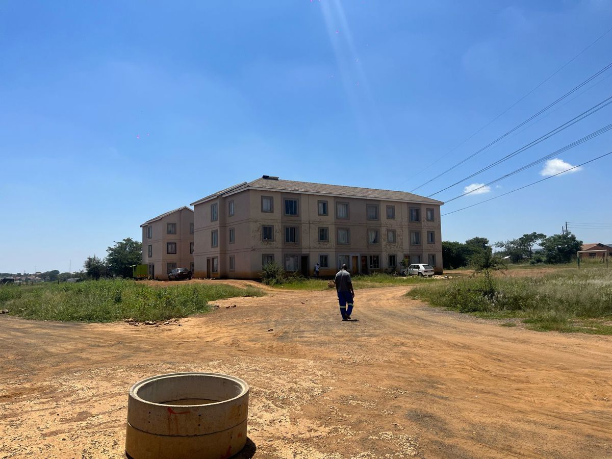 Fearful Nellmapius residents illegally occupying govt flats calling for crackdown on gangsters - Vimarsana News
