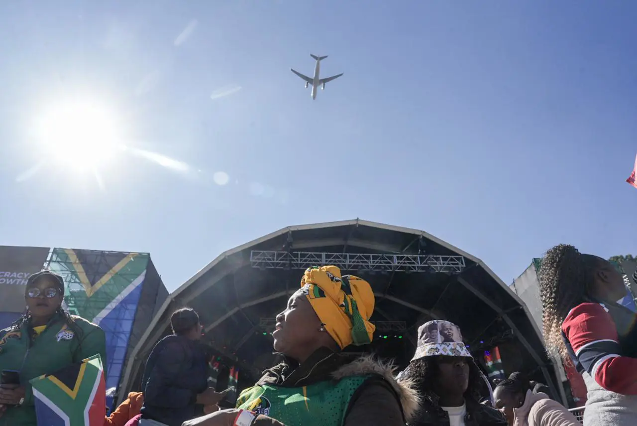 Spectators enjoy the South African Airforce's massed flypast during the inauguration of President Cyril Ramaphosa at the Union Buildings on 19 June 2024. Picture: Jacques Nelles/Eyewitness News Spectators enjoy the South African Airforce's massed flypast during the inauguration of President Cyril Ramaphosa at the Union Buildings on 19 June 2024. Picture: Jacques Nelles/Eyewitness News