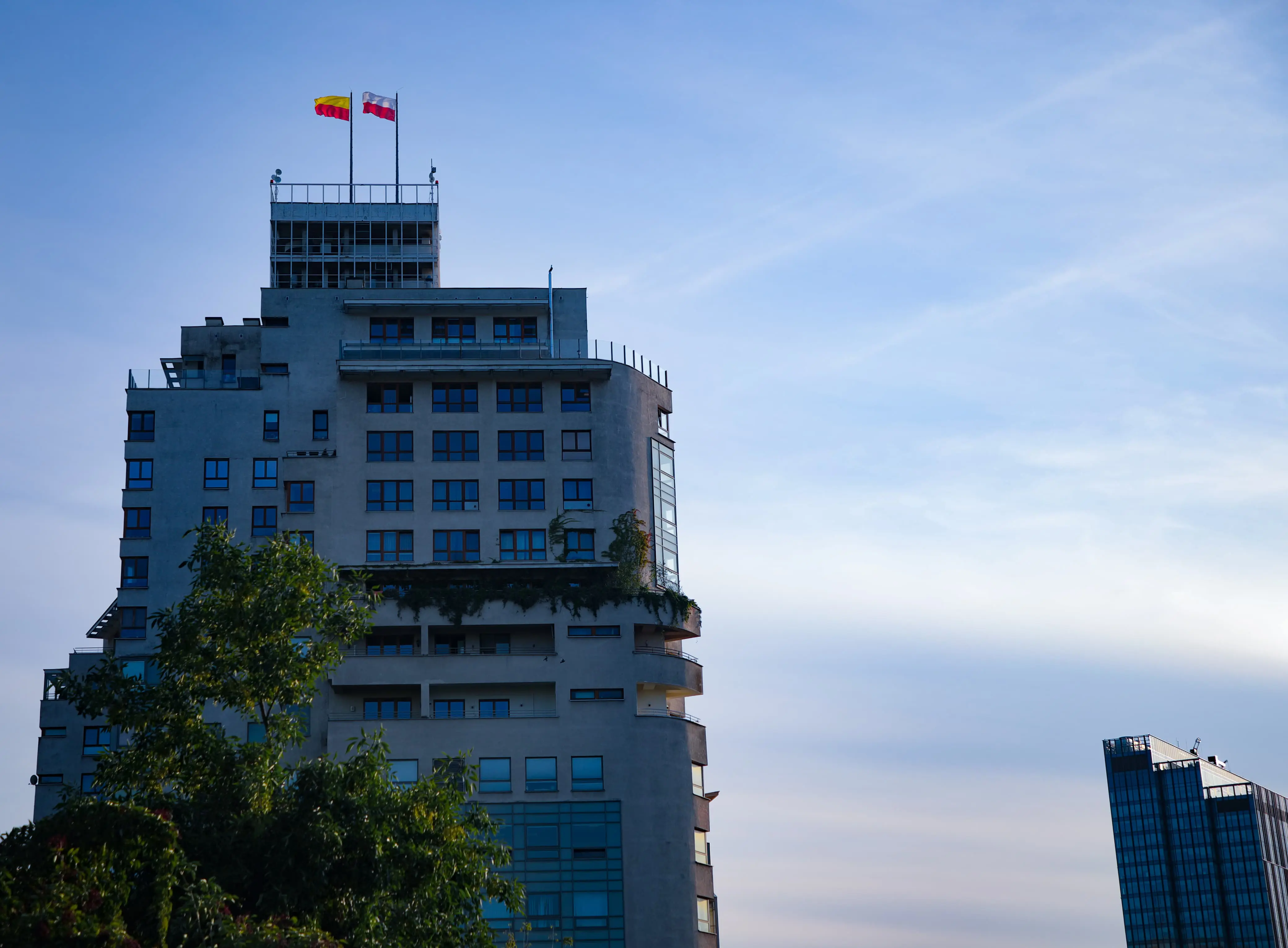 A commercial building in Warsaw's city centre proudly showcases the Polish and Warsaw flags. Picture: Orrin Singh/Eyewitness News A commercial building in Warsaw's city centre proudly showcases the Polish and Warsaw flags. Picture: Orrin Singh/Eyewitness News