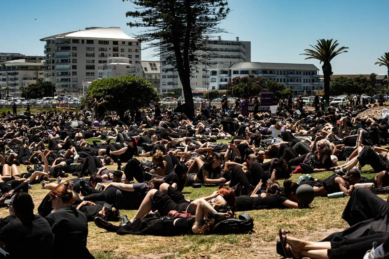 Thousands of women gathered on the promenade in Sea Point, Cape Town on 21 November 2025 to protest against gender-based violence (GBV). Picture: Kayleen Morgan/EWN. Thousands of women gathered on the promenade in Sea Point, Cape Town on 21 November 2025 to protest against gender-based violence (GBV). Picture: Kayleen Morgan/EWN.