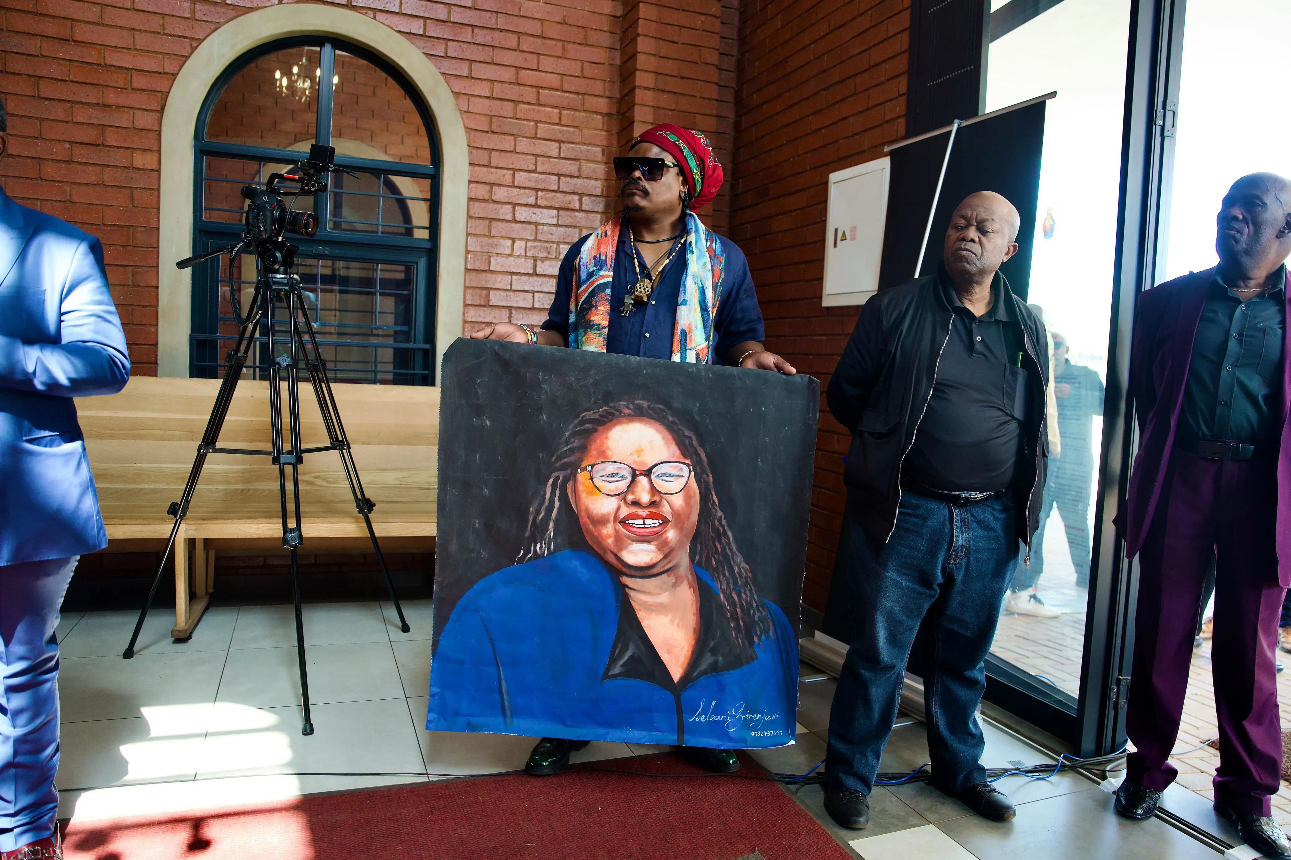 Ras Dumisani with his portrait of Tshidi Madia at her funeral service at the San Salvador Catholic Church in Germiston, on the 4 September. Picture: Katlego Jiyane/EWN Ras Dumisani with his portrait of Tshidi Madia at her funeral service at the San Salvador Catholic Church in Germiston, on the 4 September. Picture: Katlego Jiyane/EWN