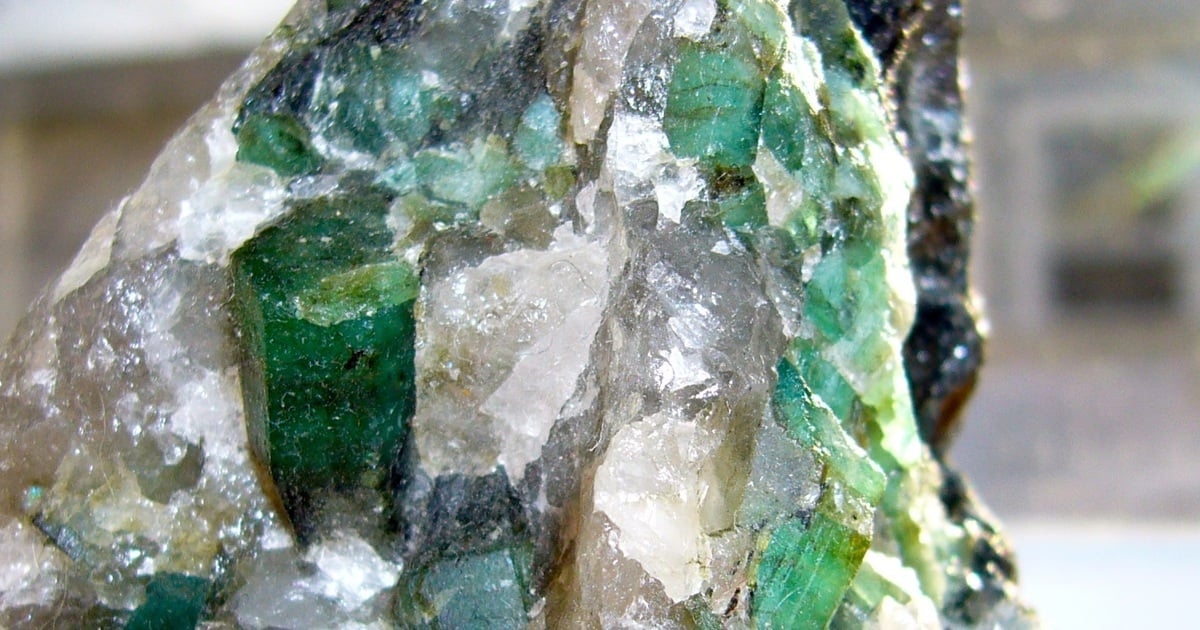 New Madagascar leader announces discovery of 300 kg emerald rock in presidential palace