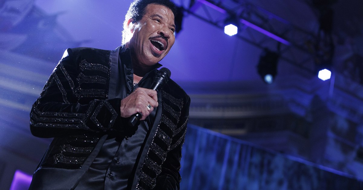 Lionel Richie battles heart issues in ICU