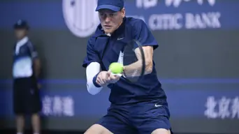 Sinner boosts number one bid in Paris, to face Zverev in semis Sinner boosts number one bid in Paris, to face Zverev in semis