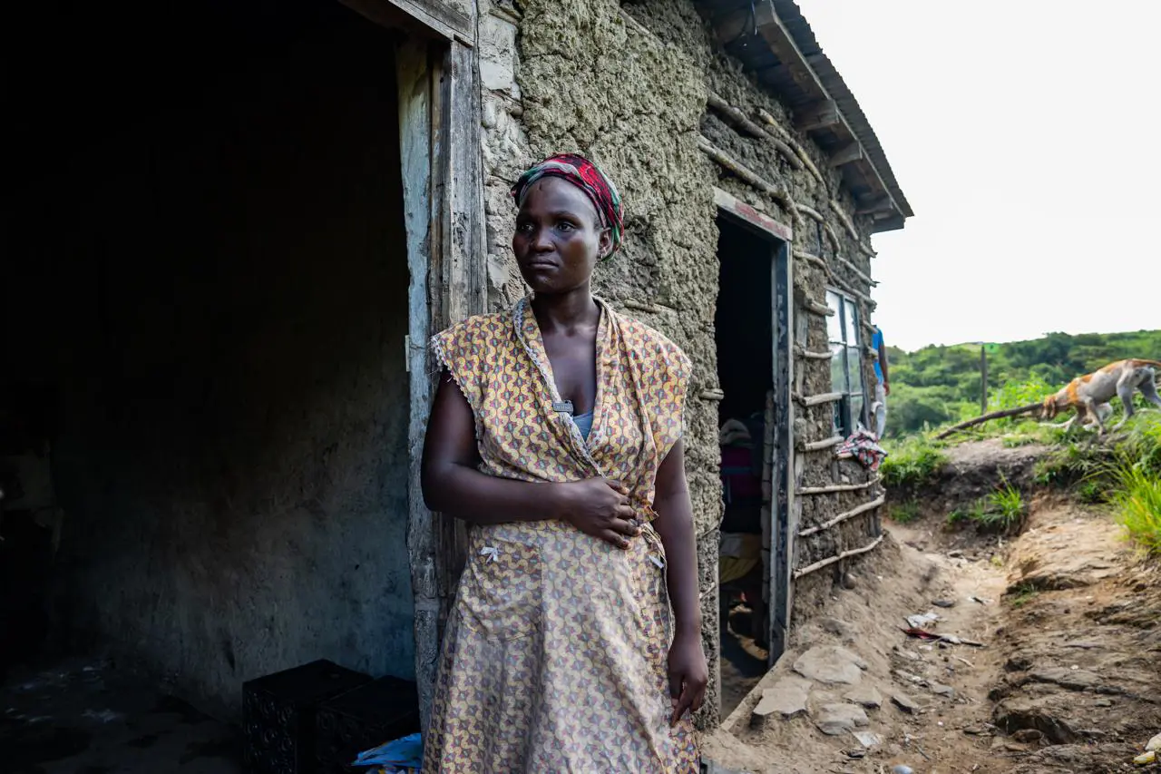 Cwebeni resident Zintle Gosani says her children only get their first meal of the day when they arrive at school as at times she can't afford to buy enough to provide food. Picture: Kayleen Morgan/Eyewitness News Cwebeni resident Zintle Gosani says her children only get their first meal of the day when they arrive at school as at times she can't afford to buy enough to provide food. Picture: Kayleen Morgan/Eyewitness News