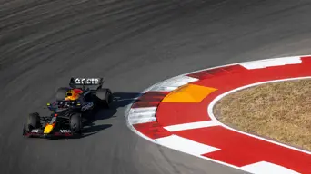 Verstappen takes pole to keep pressure on McLaren duo Verstappen takes pole to keep pressure on McLaren duo