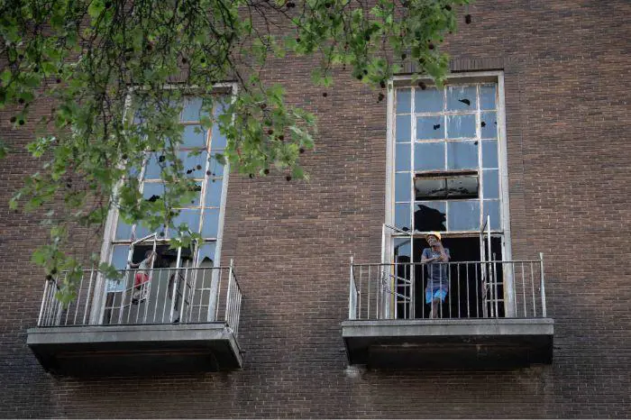 People stand on balconies of what was the Presbyterian Church on the corner of Wolmarans Street in the Johannesburg CBD. Picture: Jacques Nelles/Eyewitness News People stand on balconies of what was the Presbyterian Church on the corner of Wolmarans Street in the Johannesburg CBD. Picture: Jacques Nelles/Eyewitness News
