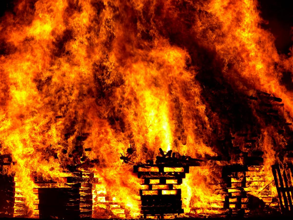 Two dead, two injured after fires ravage 4 informal settlements in Cape Town - Vimarsana News