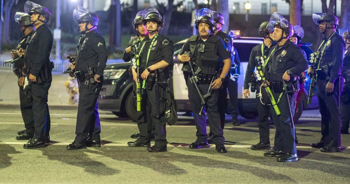 Police make 'mass arrests' in LA during nighttime curfew
