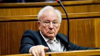 Defence says nurses delayed telling Peter Beale that deceased patient( 3) was in trouble Defence says nurses delayed telling Peter Beale that deceased patient( 3) was in trouble