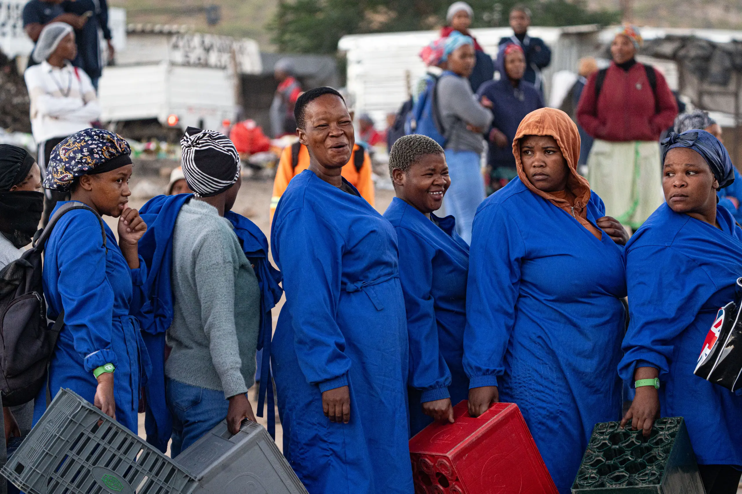 Farmworkers wait in line to be transported to work on the back of open trucks with no open safety measures. Picture: Kayleen Morgan/ EWN Farmworkers wait in line to be transported to work on the back of open trucks with no open safety measures. Picture: Kayleen Morgan/ EWN