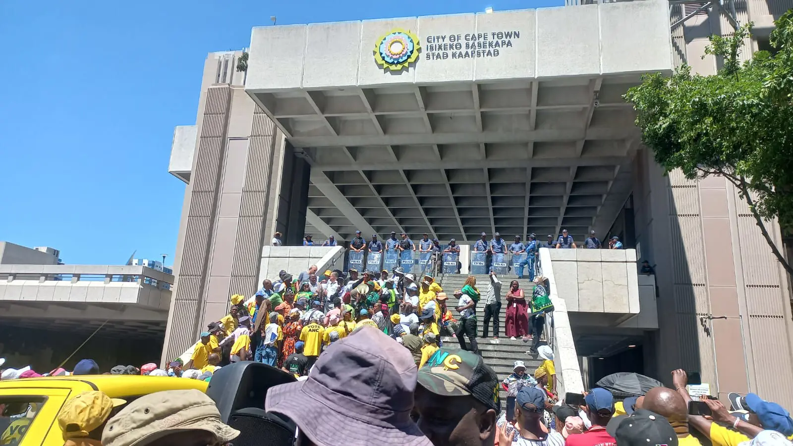 ANC supporters from Khayelitsha handing over a memorandum to Chief of Staff James Steyn. Picture: Cailynn Pretorius./EWN. ANC supporters from Khayelitsha handing over a memorandum to Chief of Staff James Steyn. Picture: Cailynn Pretorius./EWN.