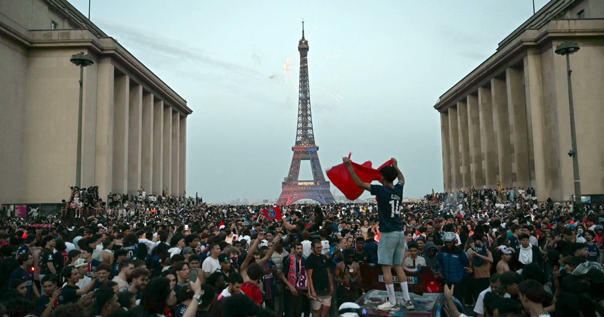 Hundreds arrested as clashes erupt in Paris on PSG victory night