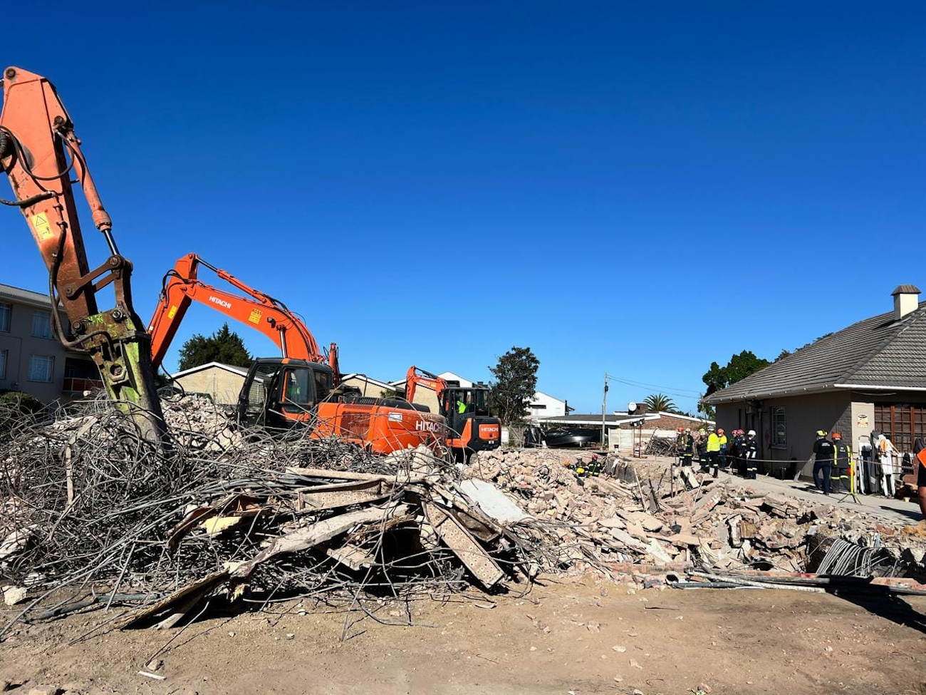 Ramaphosa set to visit site of collapsed building in George - Vimarsana News