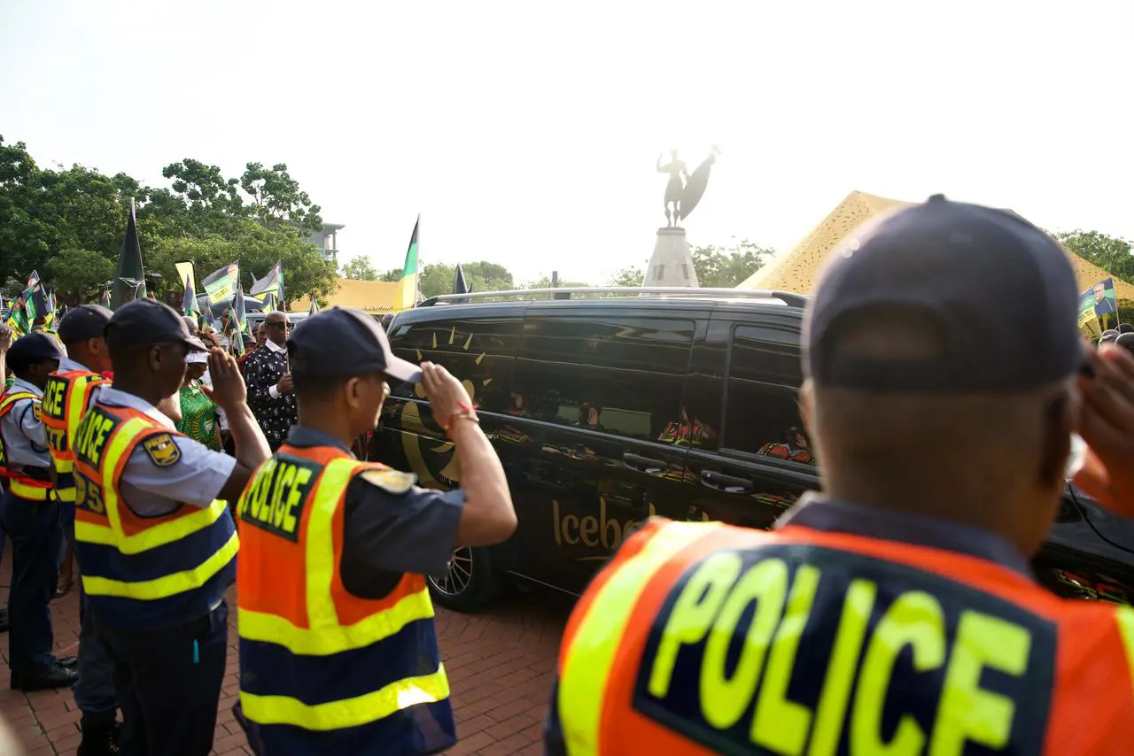 Police salute Nathi Mthethwa’s body at the King Shaka airport in KwaZulu-Natal on Friday, 10 October 2025. Picture: Katlego Jiyane/ EWN. Police salute Nathi Mthethwa’s body at the King Shaka airport in KwaZulu-Natal on Friday, 10 October 2025. Picture: Katlego Jiyane/ EWN.